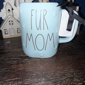 Rae Dunn “FUR MOM” Blue Mug w/ Paw Print Texture – NWT